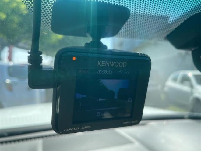 クラウンロイヤルサルーンｉ－Ｆｏｕｒ　ナビパッケージ　４ＷＤ　２０インチカールソン　ＤＶＤ再生　クルーズコントロール　パワーシート　ＥＴＣ　４ＷＤ　盗難防止システム　横滑り防止　ナビ　インテリジェントキー　バックモニター　ＨＤＤナビ 4WD 2500 4Dr