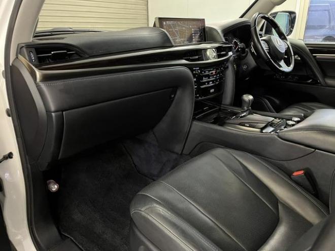 レクサスＬＸ５７０　本州仕入　寒冷地仕様　禁煙車　社外セキュリティ　マークレビンソン　純正２１インチＡＷ　社外１８ＡＷ＋スタッドレスタイヤ付　純正ブラックレザーシート　ヘッドアップディスプレイ　全方位パノラミックビュー 4WD 5700 5Dr