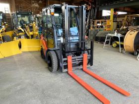 フォークリフト　トヨタ　中古　8FDL25　建機