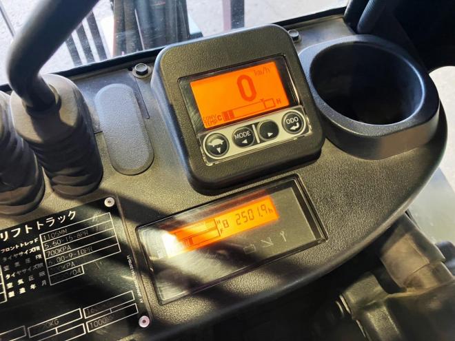 フォークリフトトヨタ　中古　8FDL25　建機