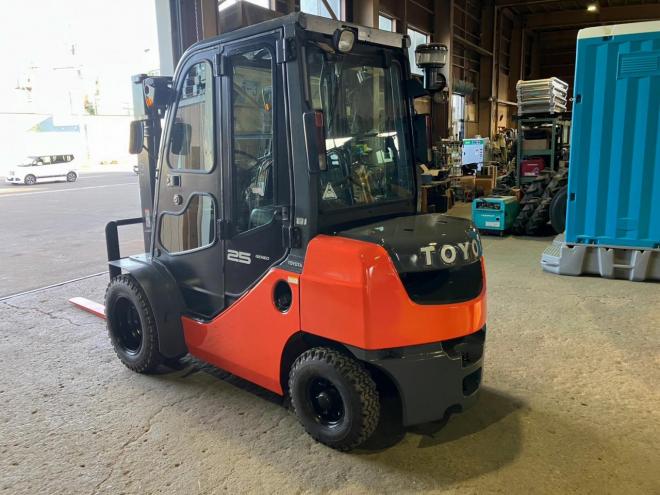 フォークリフトトヨタ　中古　8FDL25　建機