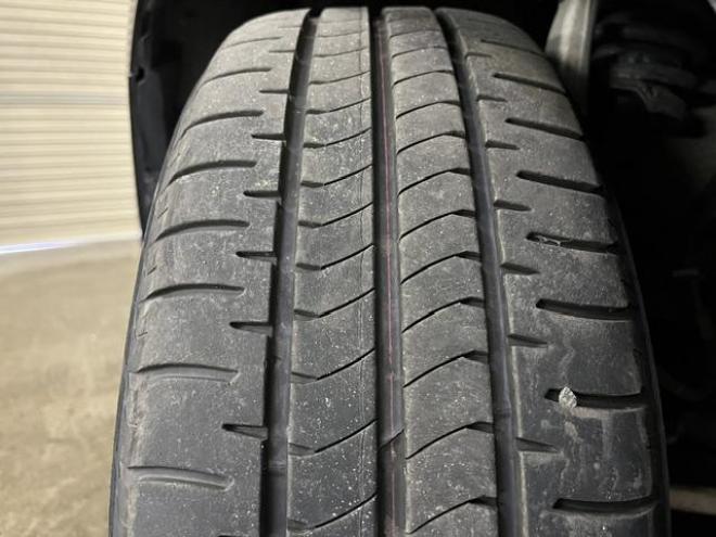 マークX２５０Ｇ　Ｆｏｕｒ　本州仕入　寒冷地仕様　禁煙車　プリクラッシュセーフティ　レーダークルーズコントロール　純正１６インチＡＷ　社外１６ＡＷ＋スタッドレスタイヤ　純正ナビ　フルセグ地デジ　Ｂｌｕｅｔｏｏｔｈオーディオ 4WD 2500 4Dr