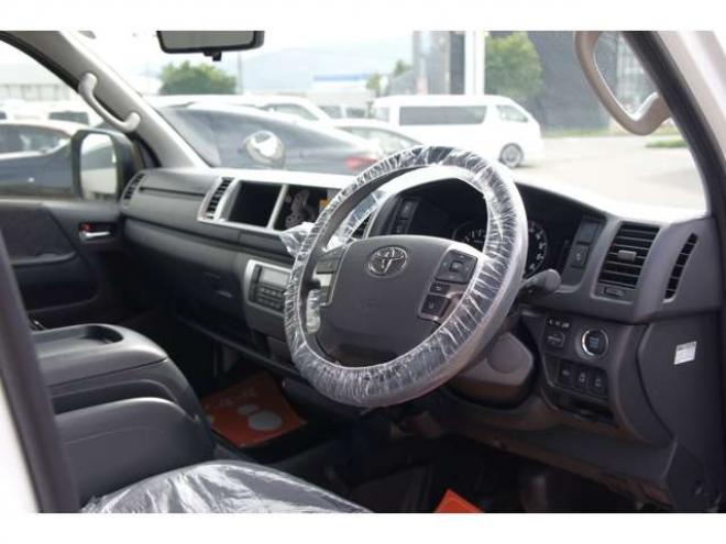 ハイエースファインテックツアラー4WD　R8.1登録済未使用車　デジタルインナーミラー　パノラミックビューモニター　寒冷地仕様　セカンドシート&サードシートオットマン付きキャプテンシート　10人乗り 登録済未使用車 2700