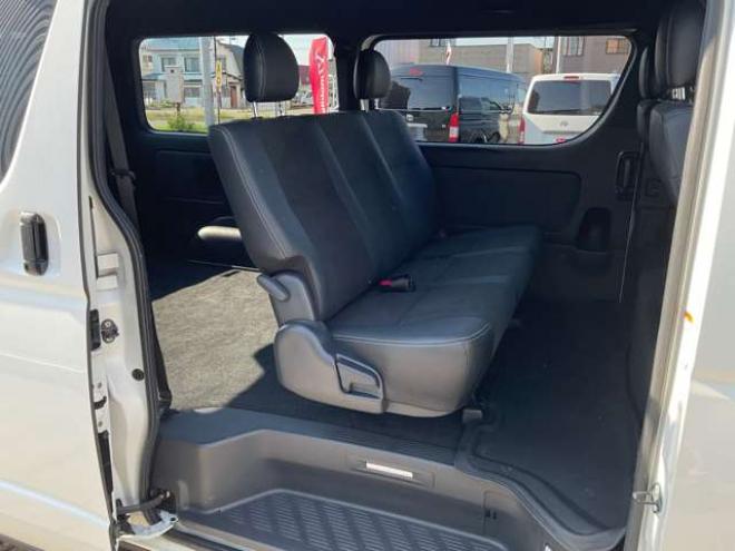 ハイエースバン2.7 スーパーGL ダークプライムII ワイド ミドルルーフ ロングボディ 4WD　TOYOオープンカントリーR/Tタイヤ　ナイトロパワーM29スティンガー16インチAW　ワンオーナー　両側パワースライドドア　ETC　Pivot製オートクルーズ付きスロコン　Tom's製テールライト　JAOS リヤスキッドバー 2700