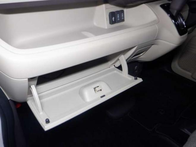 N-BOXG L ホンダセンシング 4WD　4WD　ナビ　B/T　USB接続　バックカメラ　ETC　クルコン　純正エンスタ　衝突軽減　バックカメラ　シートヒーター　ステアリングスイッチ　　LEDヘッドライト　ヒーテッドドアミラー　Pスタート 660