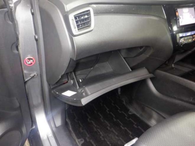 エクストレイル2.0 20X エマージェンシーブレーキパッケージ 2列車 4WD　ナビ・TV・Bluetooth・Bカメラ・LEDヘッド・プッシュスタート・LEDヘッドライト・エマブレ・クリアランスソナー・前席シートヒーター・レーンキープ 2000