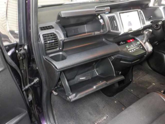 ステップワゴン2.0 スパーダ Z クールスピリット 4WD　本州仕入・後期型・ナビ・TV・Bカメラ・両側電動・スマートキー・クルコン・ETC・ワイパーデアイサー・HID・リアヒーター・フォグランプ・アイドリングストップ・フルフラットシート・パドルシフト 2000