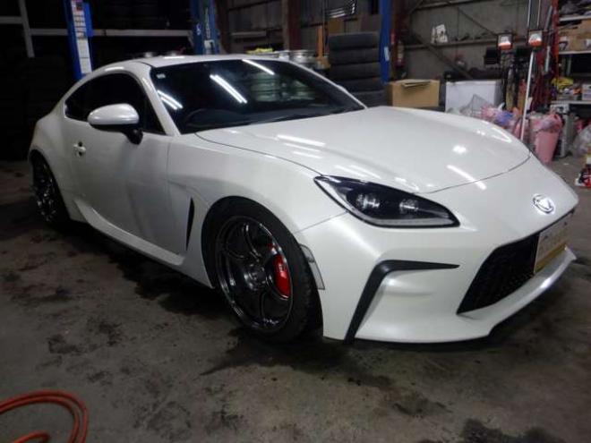 86GR  2.4 RZ　ナビ・TV・B/T・Bカメラ・HKS車高調・SARDマフラー・LEDヘッドライト・ハーフレザー・シートヒーター・衝突軽減・ブラインドスポット・クルコン・レーンキープ・オートマチックハイビーム・クリアランスソナー 2WD 2400