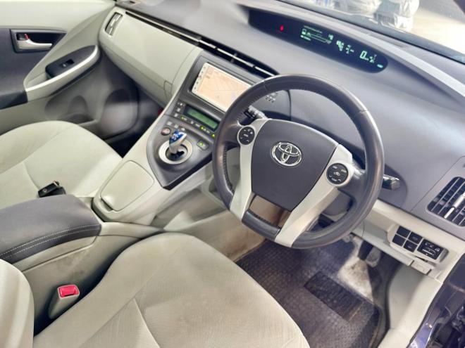プリウス1.8S LEDエディション 5年保証 スマキー ナビTV Bカメ ETC 夏冬タイヤ自社認証工場 車検整備2年付 寒冷地仕様 禁煙