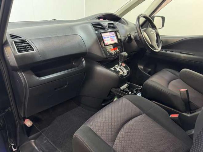 セレナ2.0 ハイウェイスター 4WD　両側Pスライド　ナビ　TV　Egスターター 2000