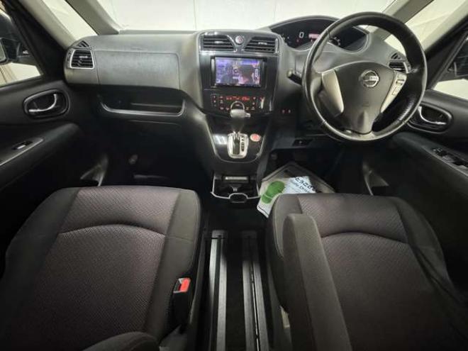 セレナ2.0 ハイウェイスター 4WD　両側Pスライド　ナビ　TV　Egスターター 2000