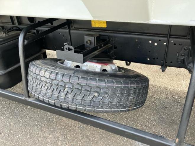 フォワードベースグレード　積載量２７００ｋｇ　荷台アルミ　荷台長さ５．３ｍ　巾２．１２ｍ　深さ１．４ｍ 2WD 7800(D) 2Dr