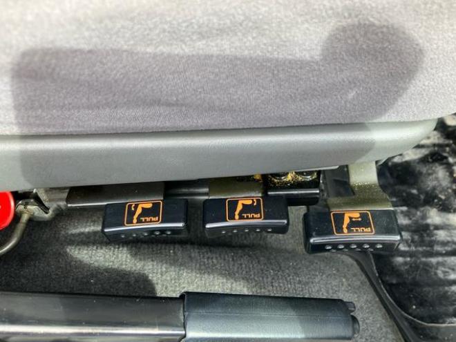 フォワードベースグレード　積載量２７００ｋｇ　荷台アルミ　荷台長さ５．３ｍ　巾２．１２ｍ　深さ１．４ｍ 2WD 7800(D) 2Dr
