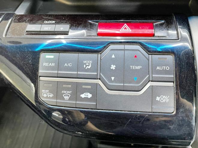 ステップワゴン2.0スパーダZ 4WD 5年保証 スマキー 両側パワスラ ナビTV Bカメ ETC 自社認証工場 車検整備2年付 修復歴無 寒冷地仕様 禁煙