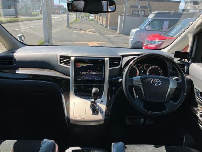 ヴェルファイア２．４Ｚ　ゴールデンアイズＩＩ　４ＷＤ　後期型　社外２０インチアルミ　社外エアロ　社外ＴＶ付ナビ　後席モニタ　ＥＴＣ　両側パワスラ　１００Ｖ電源　ツインモニタ　オートバックドア（北海道） 4WD 2400 5Dr