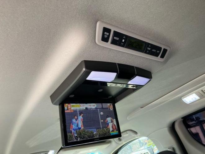 ヴェルファイア２．４Ｚ　ゴールデンアイズＩＩ　４ＷＤ　後期型　社外２０インチアルミ　社外エアロ　社外ＴＶ付ナビ　後席モニタ　ＥＴＣ　両側パワスラ　１００Ｖ電源　ツインモニタ　オートバックドア（北海道） 4WD 2400 5Dr