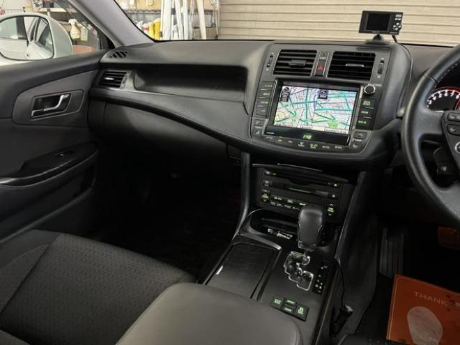 クラウンアスリート　ｉ－Ｆｏｕｒ　ナビパッケージ　本州仕入　禁煙車　プレシャス１９インチＡＷ　社外１７ＡＷ＋スタッドレスタイヤ付　純正ＨＤＤナビ　フルセグ地デジ　ＤＶＤ再生　Ｂｌｕｅｔｏｏｔｈオーディオ　バックカメラ　コーナーセンサー　ＥＴＣ 4WD 2500 4Dr