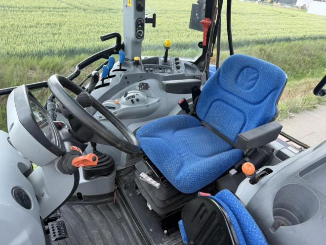 トラクターニューホランド T5.105 105馬力 自社使用トラクター
