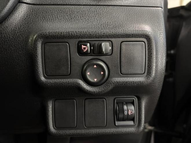 ノートＸ　ＦＯＵＲ　禁煙車　純正ナビ　フルセグ地デジ　Ｂｌｕｅｔｏｏｔｈオーディオ　バックカメラ　純正エンジンスターター　インテリジェントキー　純正１５インチＡＷ　スタッドレスタイヤ付　タイミングチェーン車 4WD 1200 5Dr