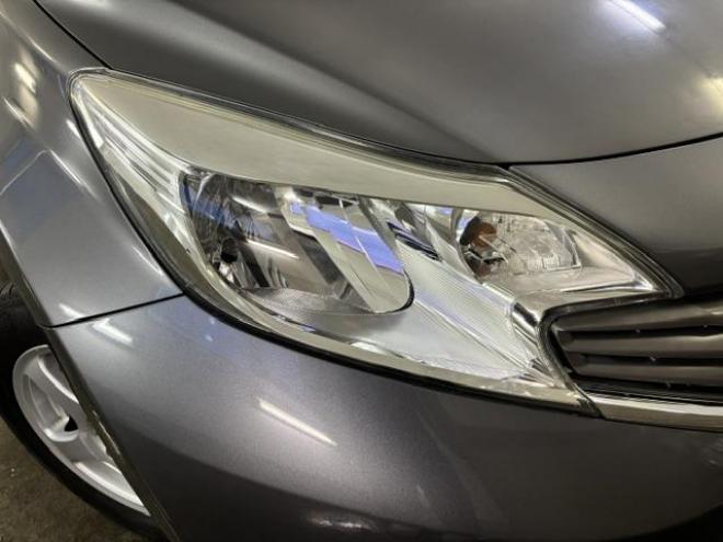 ノートＸ　ＦＯＵＲ　禁煙車　純正ナビ　フルセグ地デジ　Ｂｌｕｅｔｏｏｔｈオーディオ　バックカメラ　純正エンジンスターター　インテリジェントキー　純正１５インチＡＷ　スタッドレスタイヤ付　タイミングチェーン車 4WD 1200 5Dr