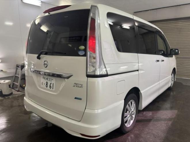 セレナハイウェイスター　禁煙車　寒冷地仕様　両側パワースライドドア　純正エアロ　純正１５インチＡＷ　社外１５ＡＷ＋スタッドレスタイヤ付　カロッツェリアディスプレイオーディオ　ＤＶＤ再生　ＡＵＸ再生　純正エンジンスターター 4WD 2000 5Dr
