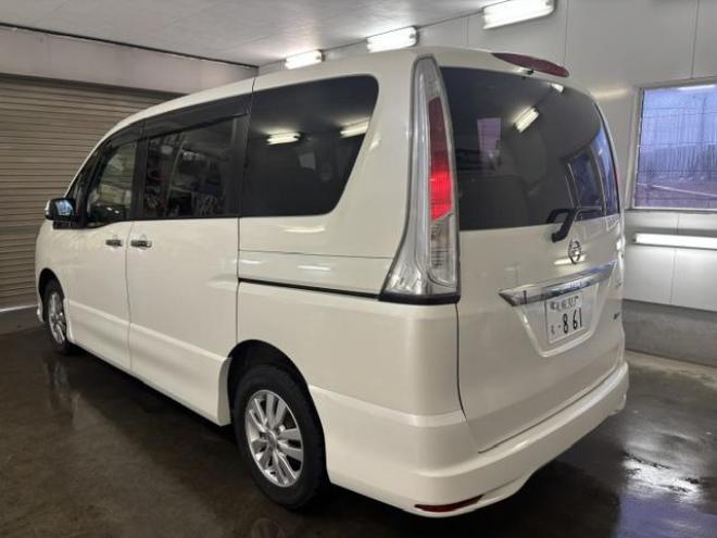 セレナハイウェイスター　禁煙車　寒冷地仕様　両側パワースライドドア　純正エアロ　純正１５インチＡＷ　社外１５ＡＷ＋スタッドレスタイヤ付　カロッツェリアディスプレイオーディオ　ＤＶＤ再生　ＡＵＸ再生　純正エンジンスターター 4WD 2000 5Dr