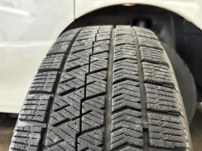 セレナハイウェイスター　禁煙車　寒冷地仕様　両側パワースライドドア　純正エアロ　純正１５インチＡＷ　社外１５ＡＷ＋スタッドレスタイヤ付　カロッツェリアディスプレイオーディオ　ＤＶＤ再生　ＡＵＸ再生　純正エンジンスターター 4WD 2000 5Dr