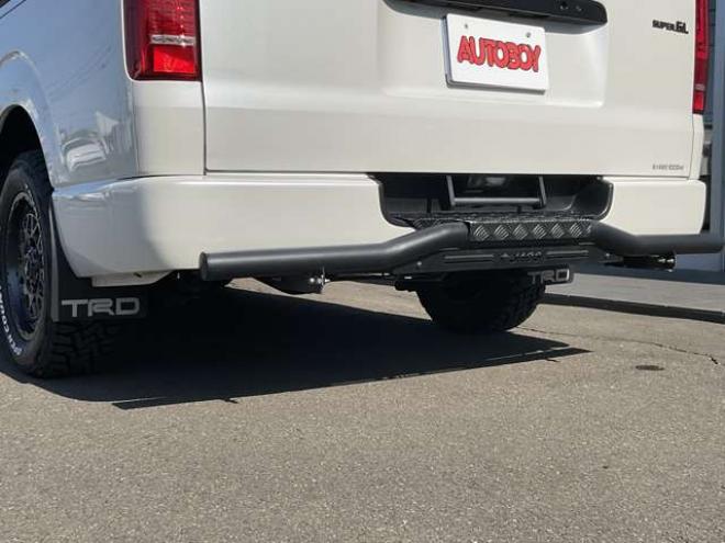 ハイエースバン2.7 スーパーGL ダークプライムII ワイド ミドルルーフ ロングボディ 4WD　TOYOオープンカントリーR/Tタイヤ　ナイトロパワーM29スティンガー16インチAW　ワンオーナー　両側パワースライドドア　ETC　Pivot製オートクルーズ付きスロコン　Tom's製テールライト　JAOS リヤスキッドバー 2700