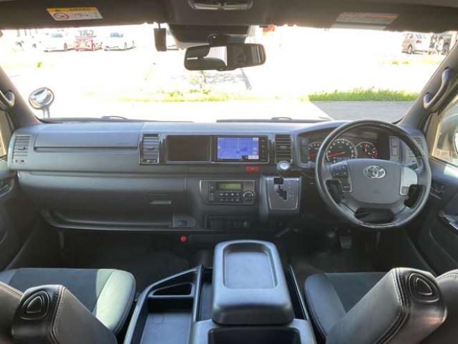 ハイエースバン2.7 スーパーGL ダークプライムII ワイド ミドルルーフ ロングボディ 4WD　TOYOオープンカントリーR/Tタイヤ　ナイトロパワーM29スティンガー16インチAW　ワンオーナー　両側パワースライドドア　ETC　Pivot製オートクルーズ付きスロコン　Tom's製テールライト　JAOS リヤスキッドバー 2700