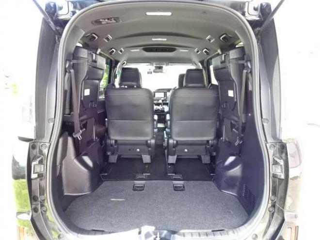 エスクァイア2.0 Gi 4WD　本州車　保証1年/走行距離無制限　4WD　セーフティセンス　両側パワースライドドア　社外ナビ　バックカメラ　本革シート　前席シートヒーター　アイドリングストップ　ビルトインETC　LEDヘッドライト　冬タイヤ付 2000