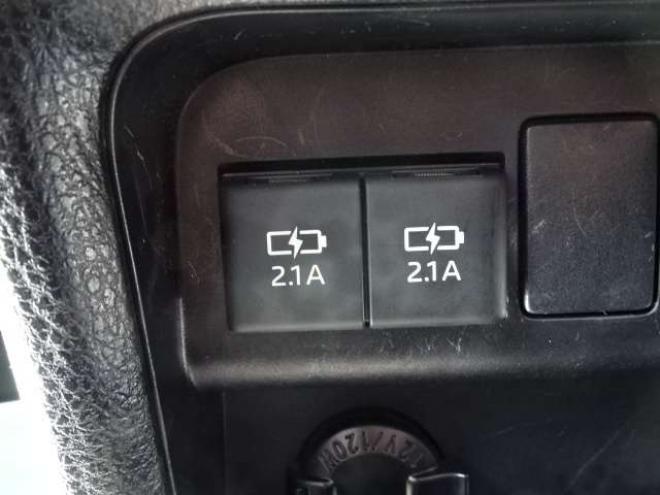 エスクァイア2.0 Gi 4WD　本州車　保証1年/走行距離無制限　4WD　セーフティセンス　両側パワースライドドア　社外ナビ　バックカメラ　本革シート　前席シートヒーター　アイドリングストップ　ビルトインETC　LEDヘッドライト　冬タイヤ付 2000