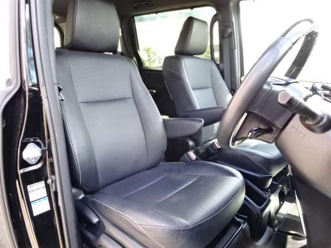 エスクァイア2.0 Gi 4WD　本州車　保証1年/走行距離無制限　4WD　セーフティセンス　両側パワースライドドア　社外ナビ　バックカメラ　本革シート　前席シートヒーター　アイドリングストップ　ビルトインETC　LEDヘッドライト　冬タイヤ付 2000