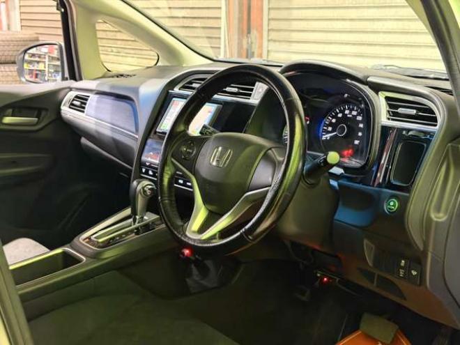 シャトル1.5 G 4WD　防錆塗装4WDTVナビBカメドラレコETC 1500