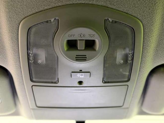 プリウスPHV1.8 S　防錆塗装TVナビBカメ 2WD 1800