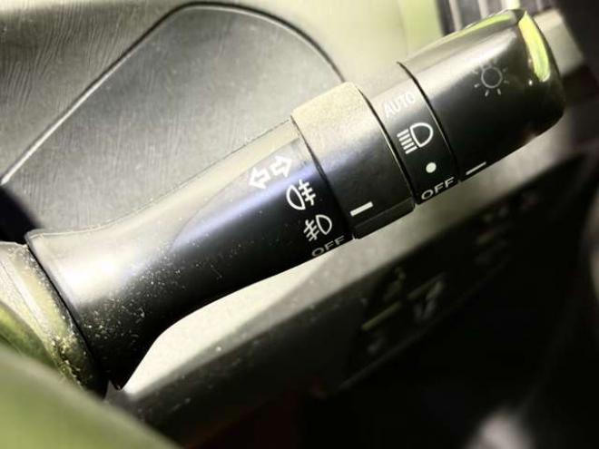 プリウスPHV1.8 S　防錆塗装TVナビBカメ 2WD 1800