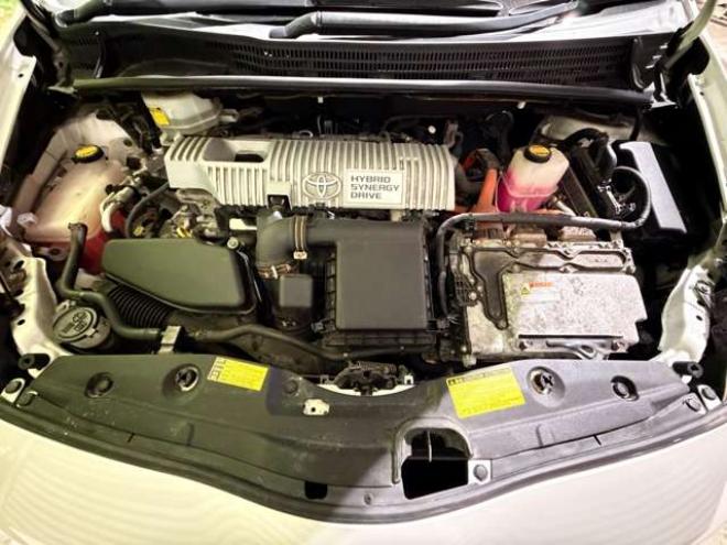 プリウス1.8 S　防錆塗装4WDTVナビBカメETC 1800