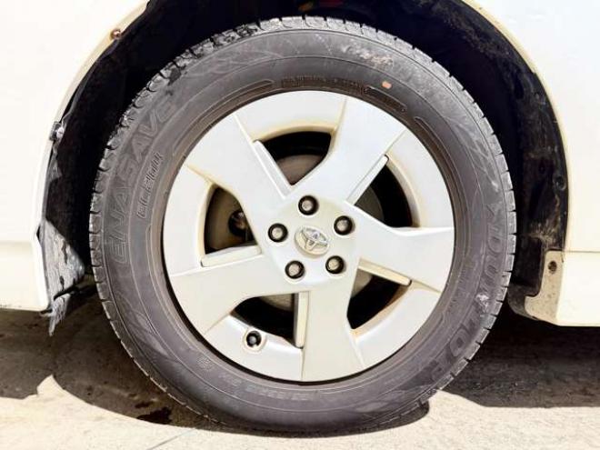 プリウス1.8 S　防錆塗装4WDTVナビBカメETC 1800