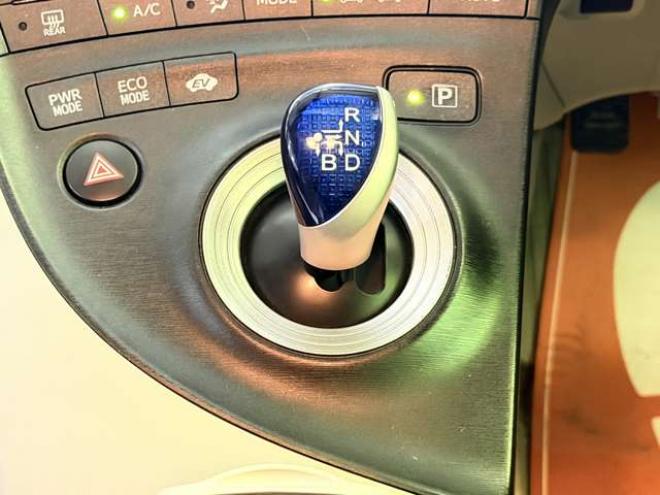 プリウス1.8 S　防錆塗装4WDTVナビBカメETC 1800
