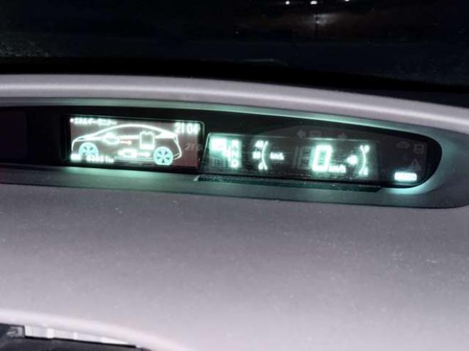 プリウス1.8 S　防錆塗装4WDTVナビBカメETC 1800