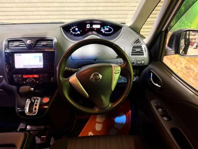 セレナ2.0 ハイウェイスター 4WD　防錆塗装4WDTVナビBカメドラレコ積込タイヤ 2000