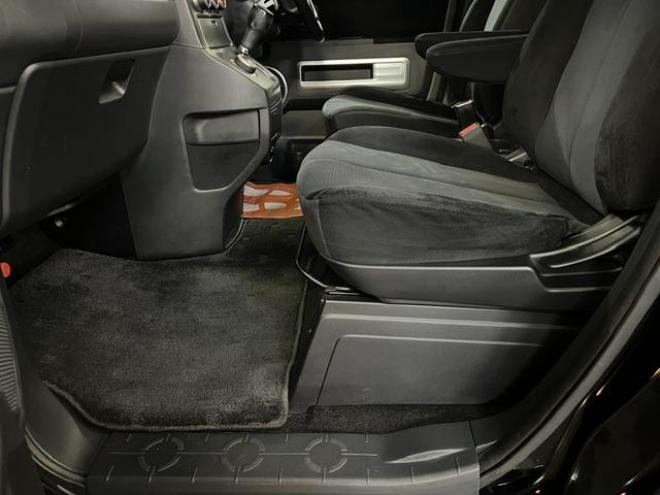 デリカＤ：５　Ｇパワーパッケージ　本州仕入　禁煙車　寒冷地仕様　ＳＳＲディバイド１６ＡＷ＋ＴＯＹＯホワイトレター　新品ＪＡＯＳブラックマッドガード　社外１６ＡＷ＋スタッドレスタイヤ付　両側パワースライドドア　クルーズコントロール 4WD 2400 5Dr