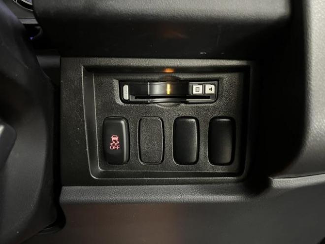 デリカＤ：５　Ｇパワーパッケージ　本州仕入　禁煙車　寒冷地仕様　ＳＳＲディバイド１６ＡＷ＋ＴＯＹＯホワイトレター　新品ＪＡＯＳブラックマッドガード　社外１６ＡＷ＋スタッドレスタイヤ付　両側パワースライドドア　クルーズコントロール 4WD 2400 5Dr