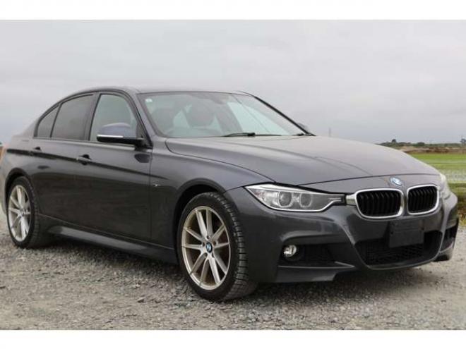 BMW3シリーズ 320i xドライブ 4WD　検二年　社外マフラー　バックカメラ　自社　ローンカノウ 正規輸入車 2000