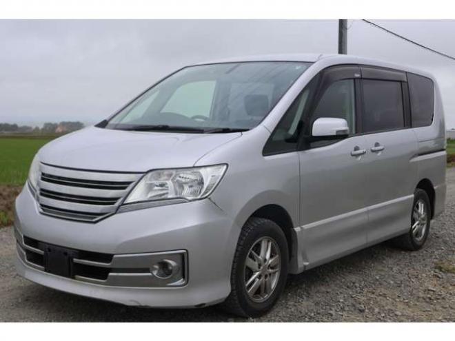 セレナ2.0 ライダー 4WD　検二年　社外ナビ　エンスタ　TV　バックカメラ　自社　ローンカノウ 2000