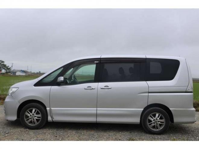 セレナ2.0 ライダー 4WD　検二年　社外ナビ　エンスタ　TV　バックカメラ　自社　ローンカノウ 2000