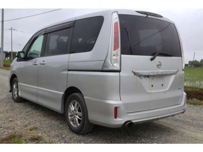 セレナ2.0 ライダー 4WD　検二年　社外ナビ　エンスタ　TV　バックカメラ　自社　ローンカノウ 2000