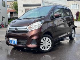 デイズ　X 4WD　ナビ　Bluetoothオーディオ　運転席シートヒーター　横滑り防止装置　アイドリングストップ　衝突軽減ブレーキ　スチールホイール冬　社外アルミホイール夏　アラウンドビューモニター　バックモニター　地デジ 660