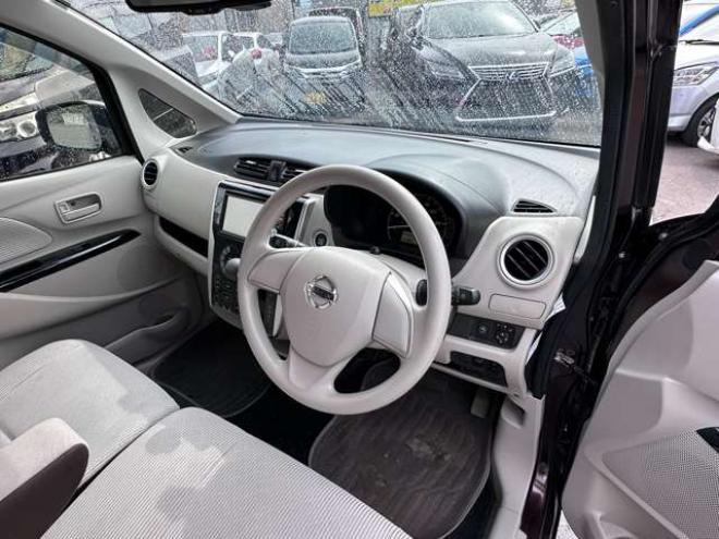 デイズX 4WD　ナビ　Bluetoothオーディオ　運転席シートヒーター　横滑り防止装置　アイドリングストップ　衝突軽減ブレーキ　スチールホイール冬　社外アルミホイール夏　アラウンドビューモニター　バックモニター　地デジ 660