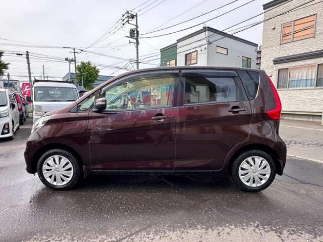 デイズX 4WD　ナビ　Bluetoothオーディオ　運転席シートヒーター　横滑り防止装置　アイドリングストップ　衝突軽減ブレーキ　スチールホイール冬　社外アルミホイール夏　アラウンドビューモニター　バックモニター　地デジ 660