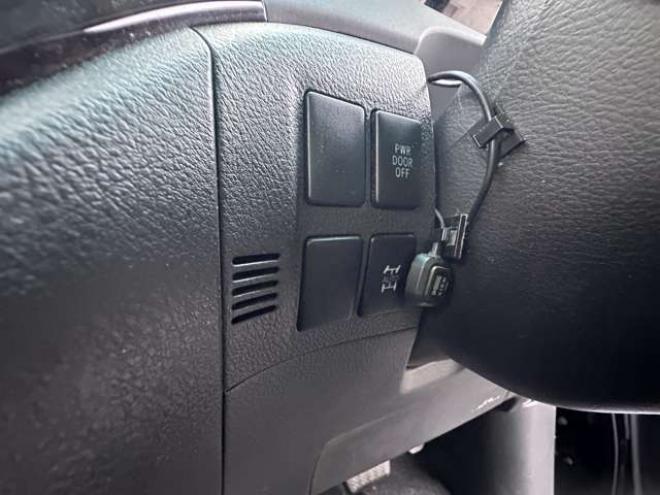 ヴェルファイア2.4 Z 4WD　両側パワースライドドア　フリップダウンモニター　クルーズコントロール　HDDナビ　フルセグTV　コーナーセンサー　横滑り防止装置　ビルトインETC　バックモニター　純正アルミホイール夏　USB 2400